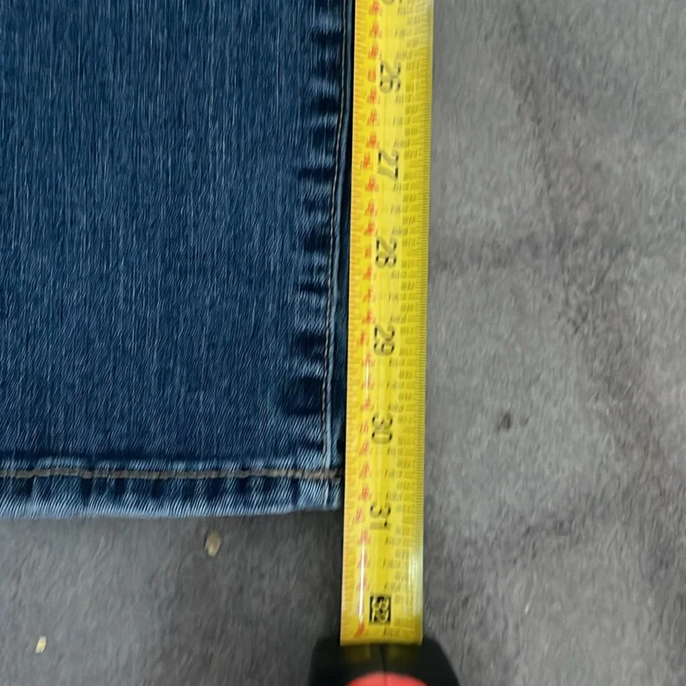 Lucky Brand Straight Leg Jeans - Picture 12 of 12